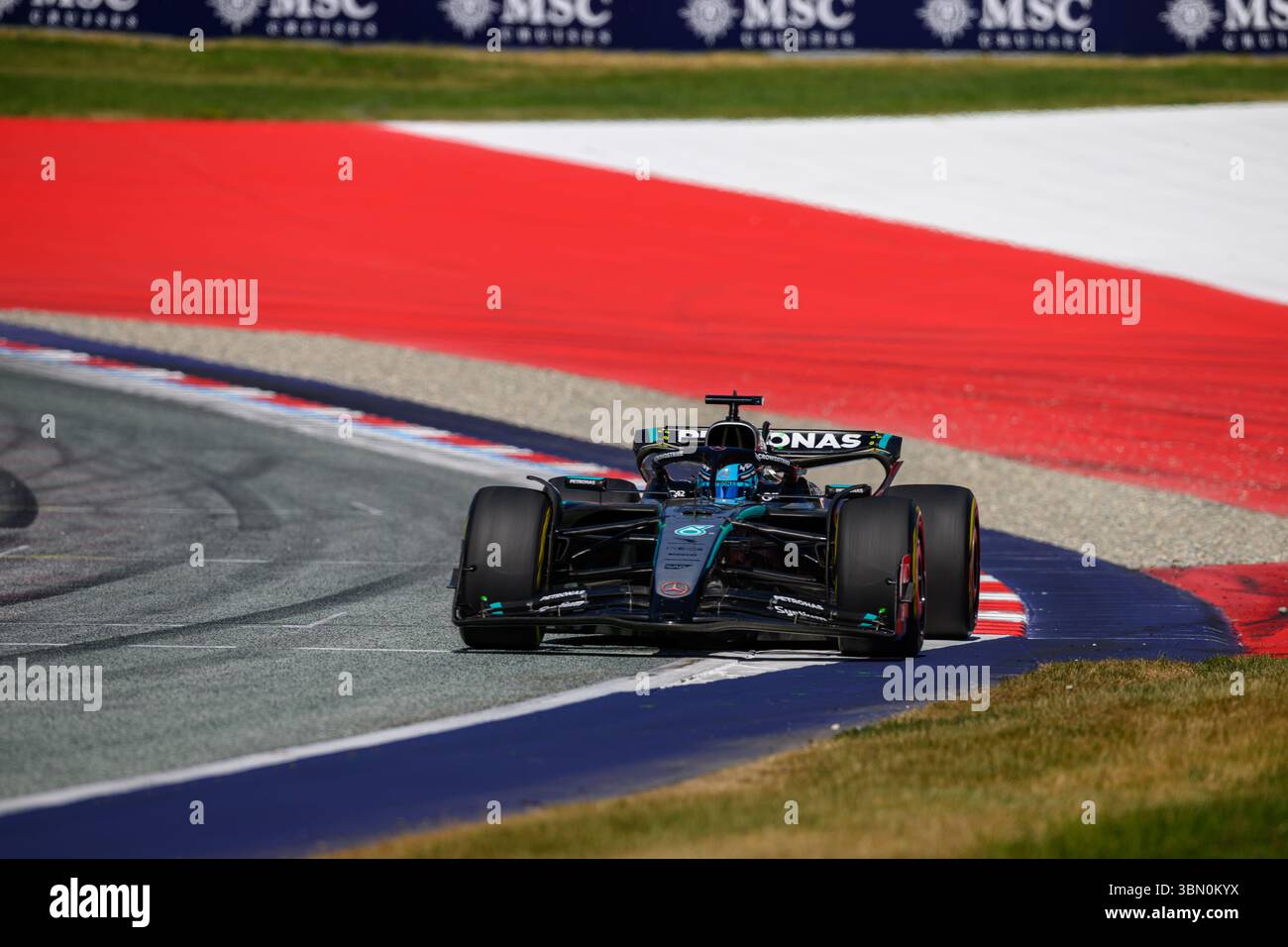 Spielberg, Österreich. Juni 2025. George RUSSELL (GBR) fuhr für Mercedes in Kurve 10 während der MSC CRUISES AUSTRIAN GP 2025 in Spielberg (Steiermark, Österreich), 11. Runde der FIA F1 Weltmeisterschaft 2025. Quelle: Riccardo Righetti/Alamy Live News Stockfoto