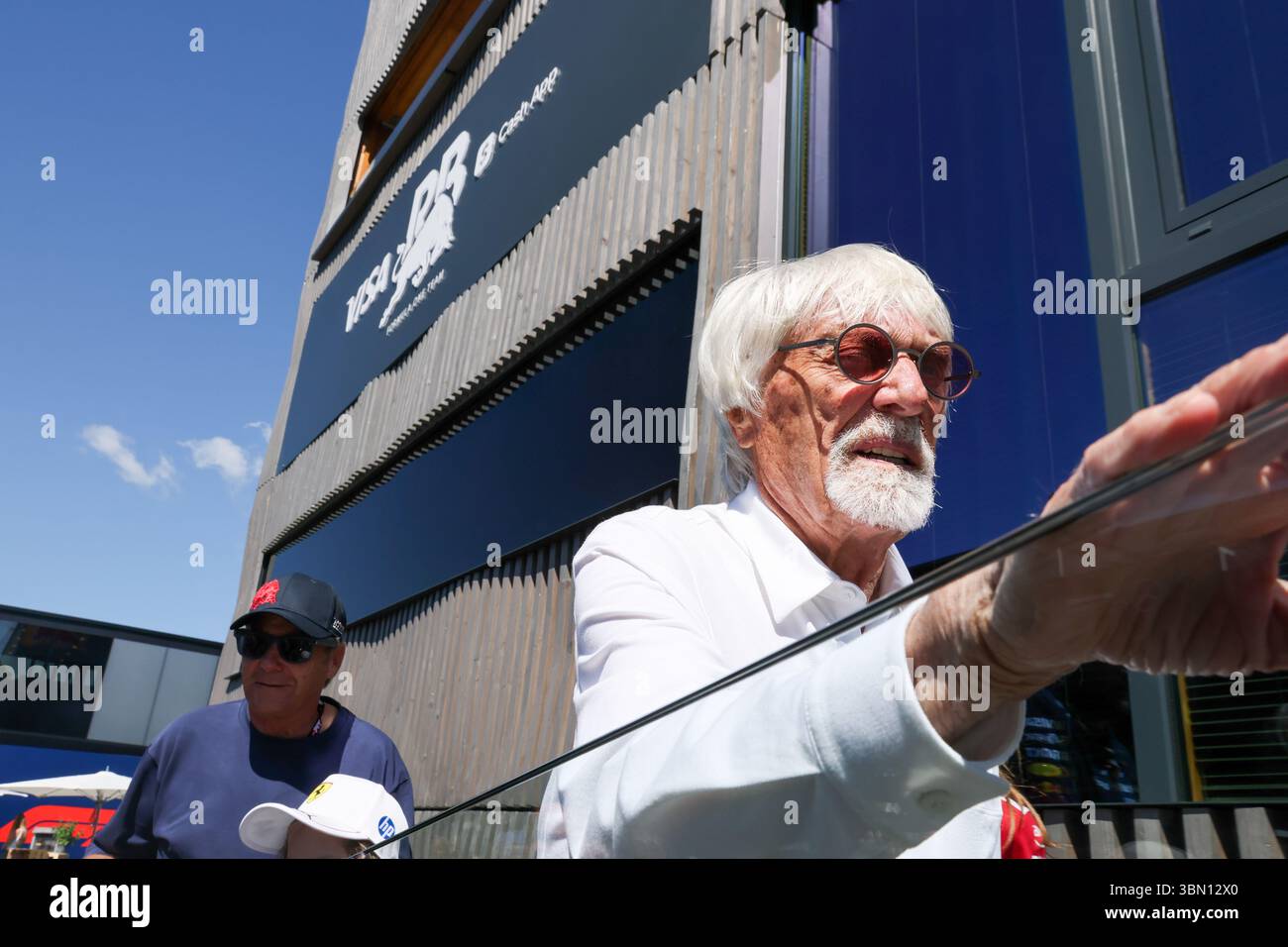 Spielberg, Österreich. Juni 2025. Bernie Ecclestone (GBR) ehemaliger FOM CEO während des Formel 1 MSC Cruises Austrian Grand Prix 2025, Spielberg, Österreich, vom 26. Bis 29. Juni - Runde 11 von 24 von 2025 F1 World Championship Credit: Alessio de Marco | Avens-Images.com/Alamy Live News Stockfoto