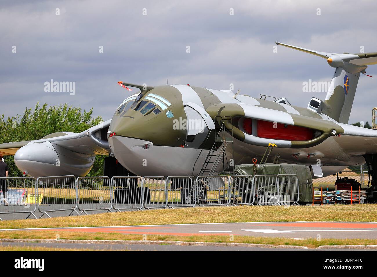 Handley Page Victor XL231 Lusty Linda, nachdem sie kürzlich die Lackierung des Kalten Krieges im Yorkshire Air Museum in der Nähe von York, North Yorkshire, UK, neu gestaltete Stockfoto