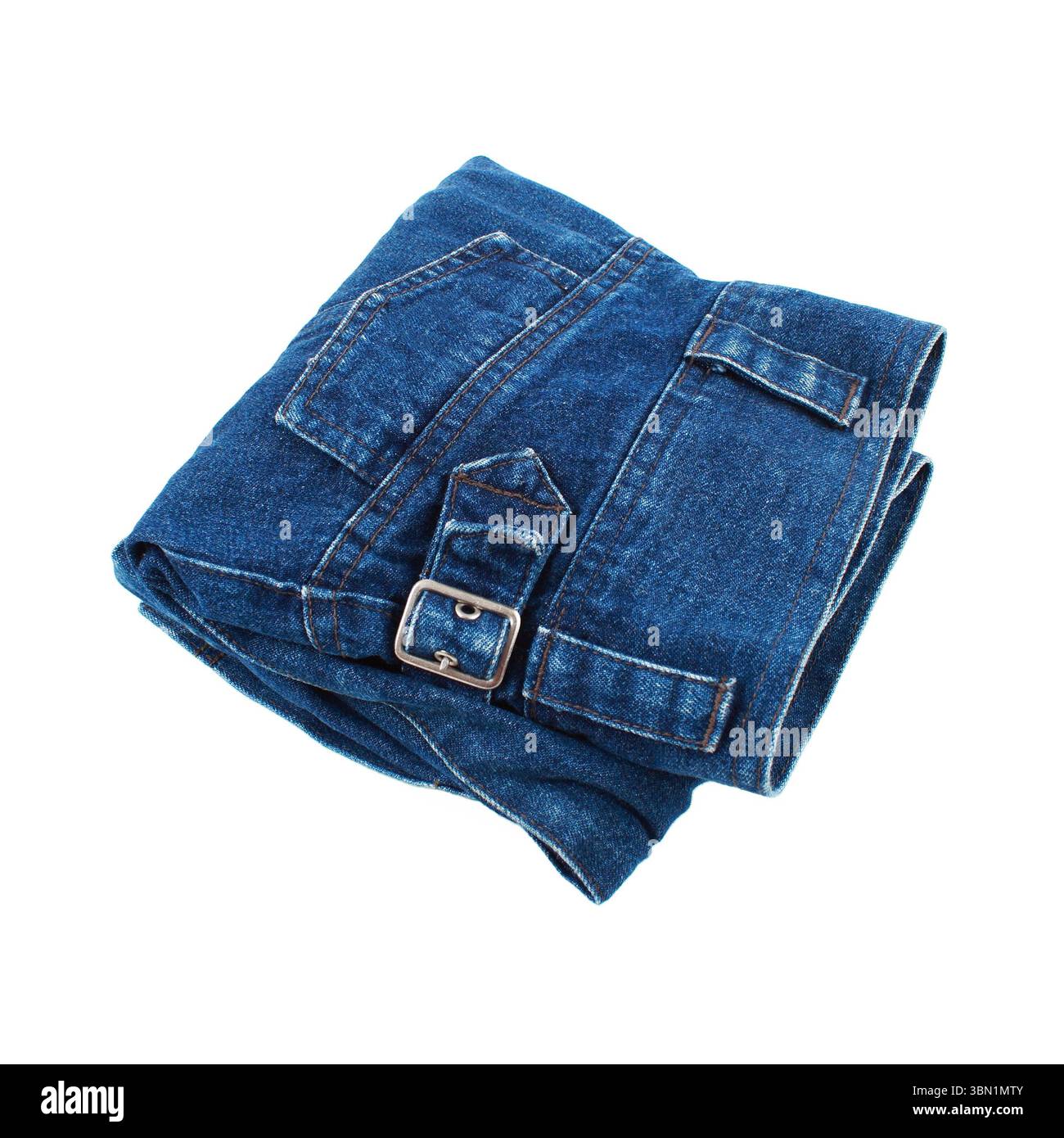 Es ist Folding Jeans isoliert auf weiß. Stockfoto