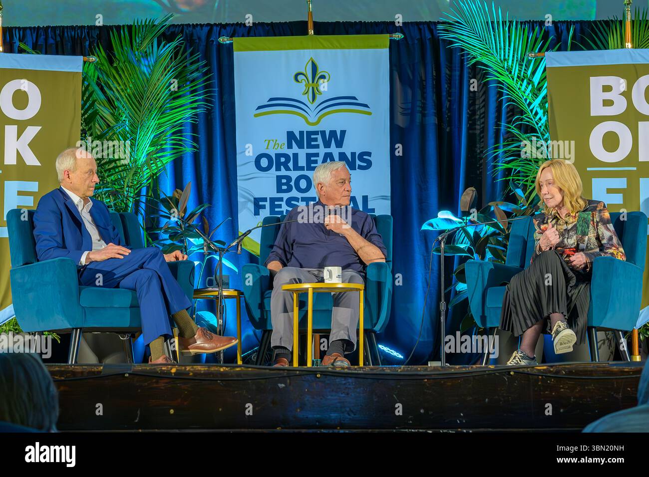 New Orleans, LA, USA - 29. März 2025: Podiumsdiskussion von Walter Isaacson, der Historikerin Doris Kearns Goodwin und Michael Sandel beim New Orleans Book Festival an der Tulane University Stockfoto