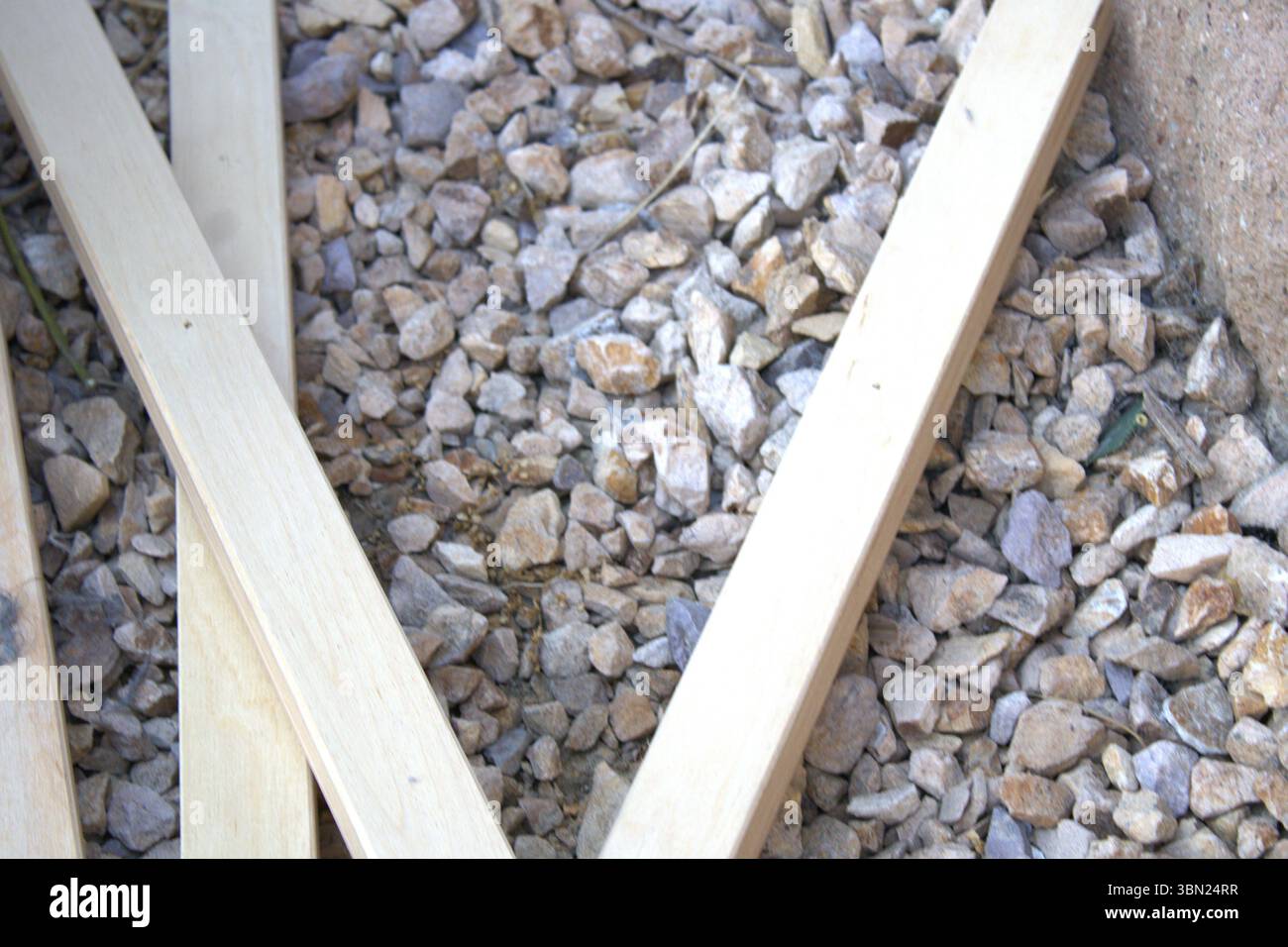 Unlackierter Holzrahmen für den Bau Stockfoto