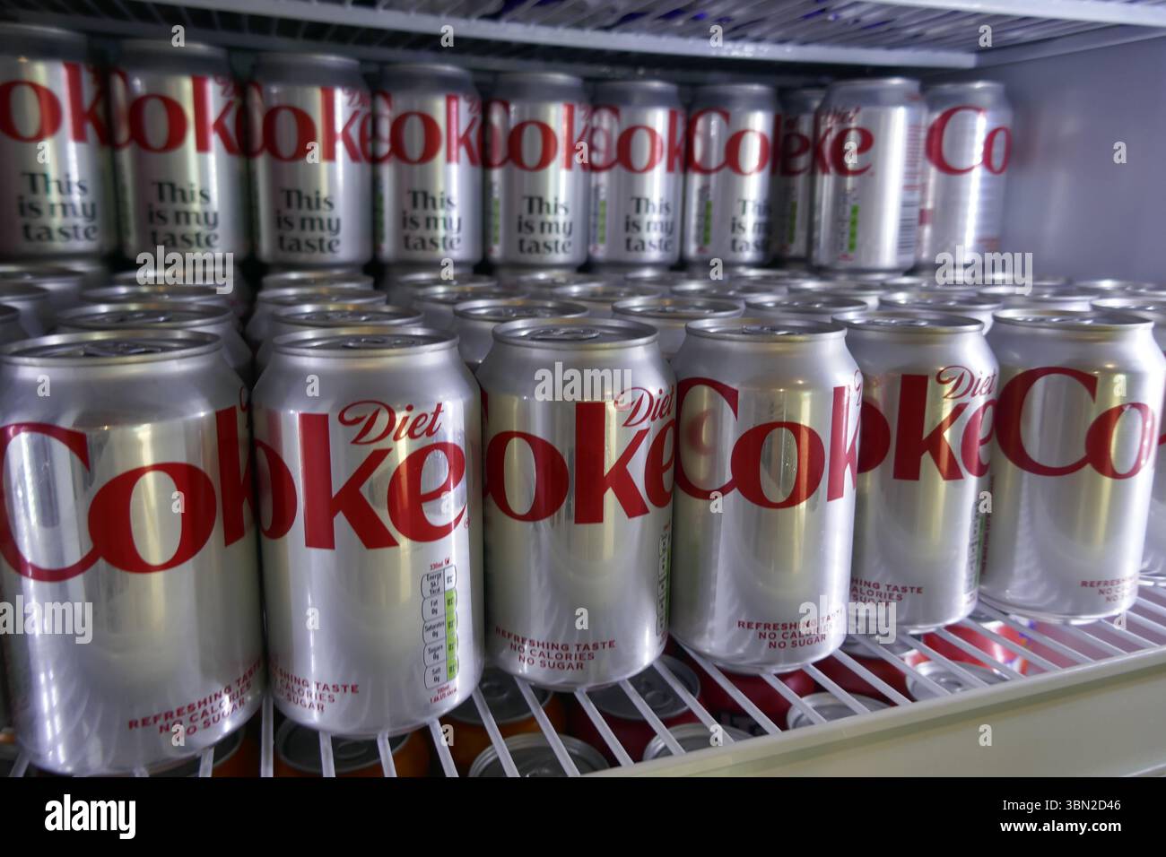 London, England 31. Mai 2025 Diät Cokes am Penguin Beach im ZSL London Zoo in RegentÕs Park am 31. Mai 2025 in London, England, Vereinigtes Königreich. Foto: Barry King/Alamy Stock Photo Stockfoto