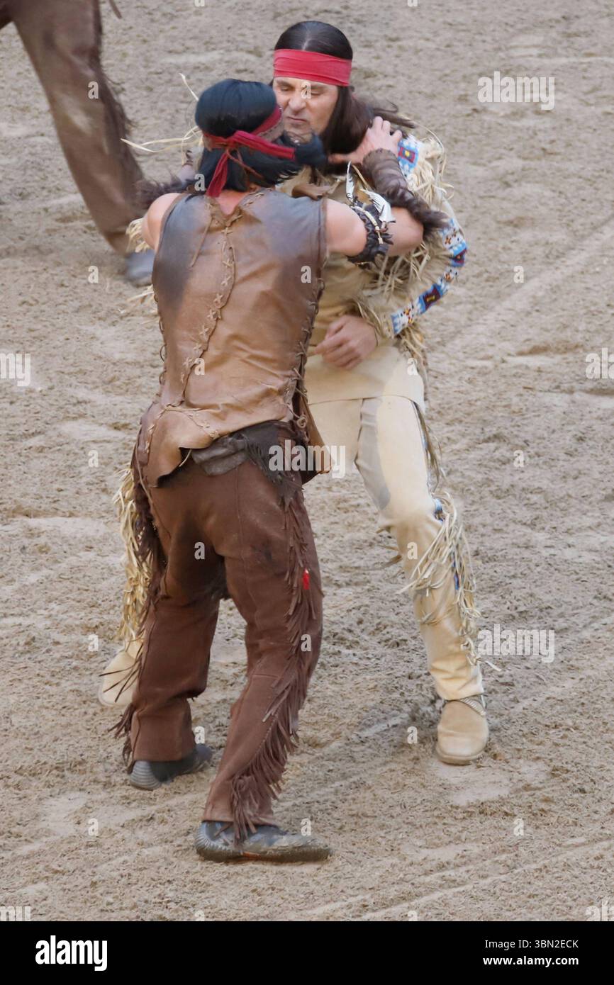 Premiere Karl May Festspiele das Halbblut Alexander Klaws, Premiere Karl May Festspiele das Halbblut , Bad Segeberg, 28.06.2025 *** Premiere Karl May Festspiele das Halbblut Alexander Klaws, Premiere Karl May Festspiele das Halbblut , Bad Segeberg, 28 06 2025 Copyright: XEventpressxBecherx Stockfoto