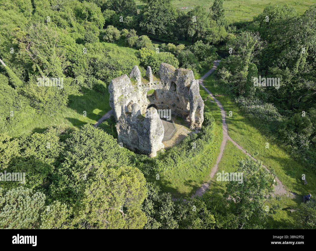 Odiham Castle, auch bekannt als King John's Castle, ist eine Burgruine aus dem 14. Jahrhundert. Luftaufnahme. Greywell, Hampshire, Südostengland, Great Stockfoto