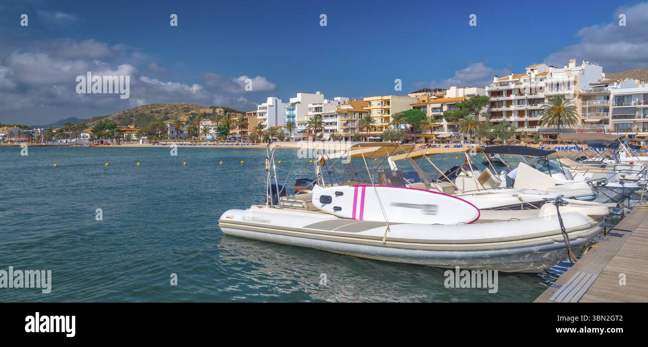 Marina von Puerto de Pollensa, Pollensa, Comarca Sierra de Tramuntana, Bucht von Pollensa, Mittelmeer, Mallorca, Islas Baleares, Spanien, Europa Stockfoto
