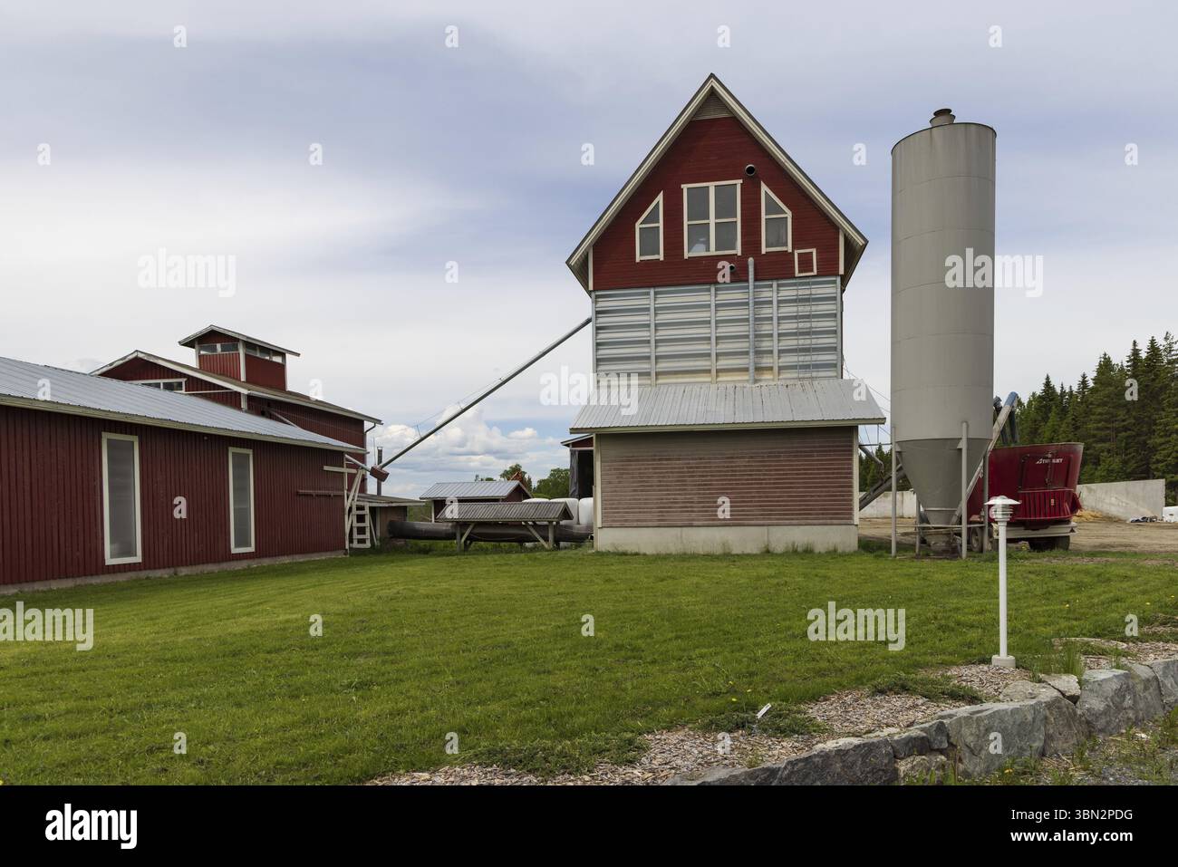 Silo auf einem modernen Farmbetrieb im Norden Sevonias in Finnland Stockfoto