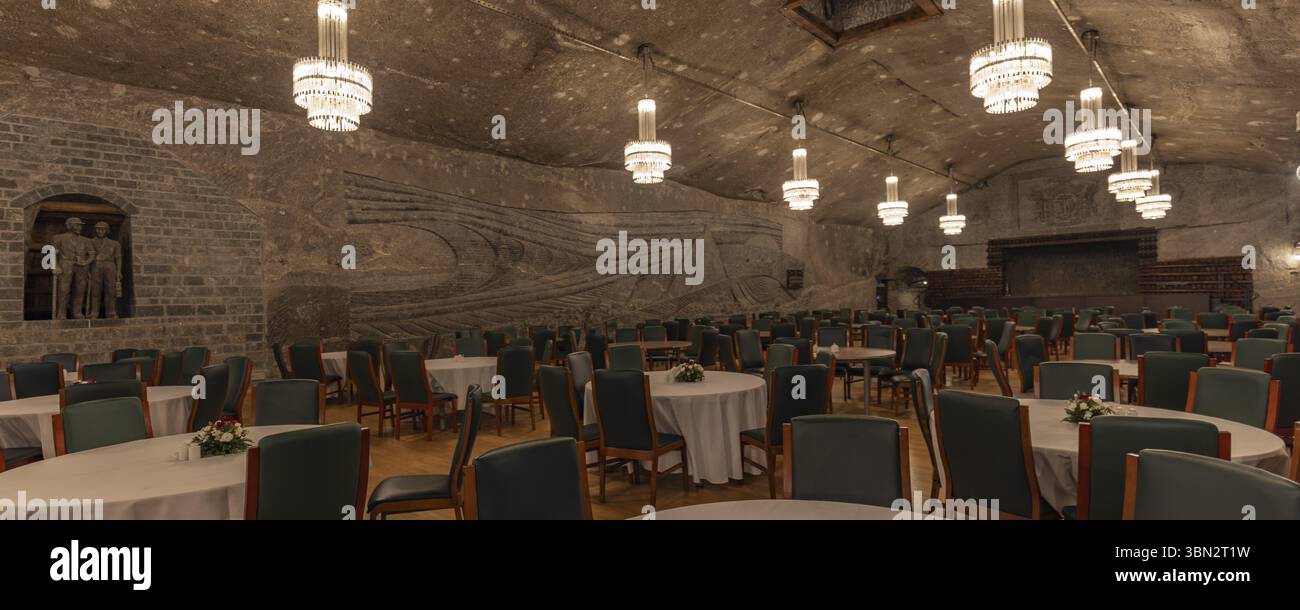 Wieliczka, Polen - 19. Juli 2023: Unterirdisches Restaurant im Salzbergwerk Wieliczka bei Krakau in Polen Stockfoto