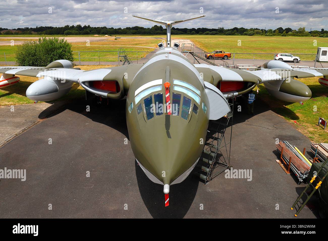 Das Handley Page Victor XL231 Lusty Linda im Yorkshire Air Museum, nachdem es kürzlich in die Lackierung des Kalten Krieges überarbeitet wurde. Stockfoto