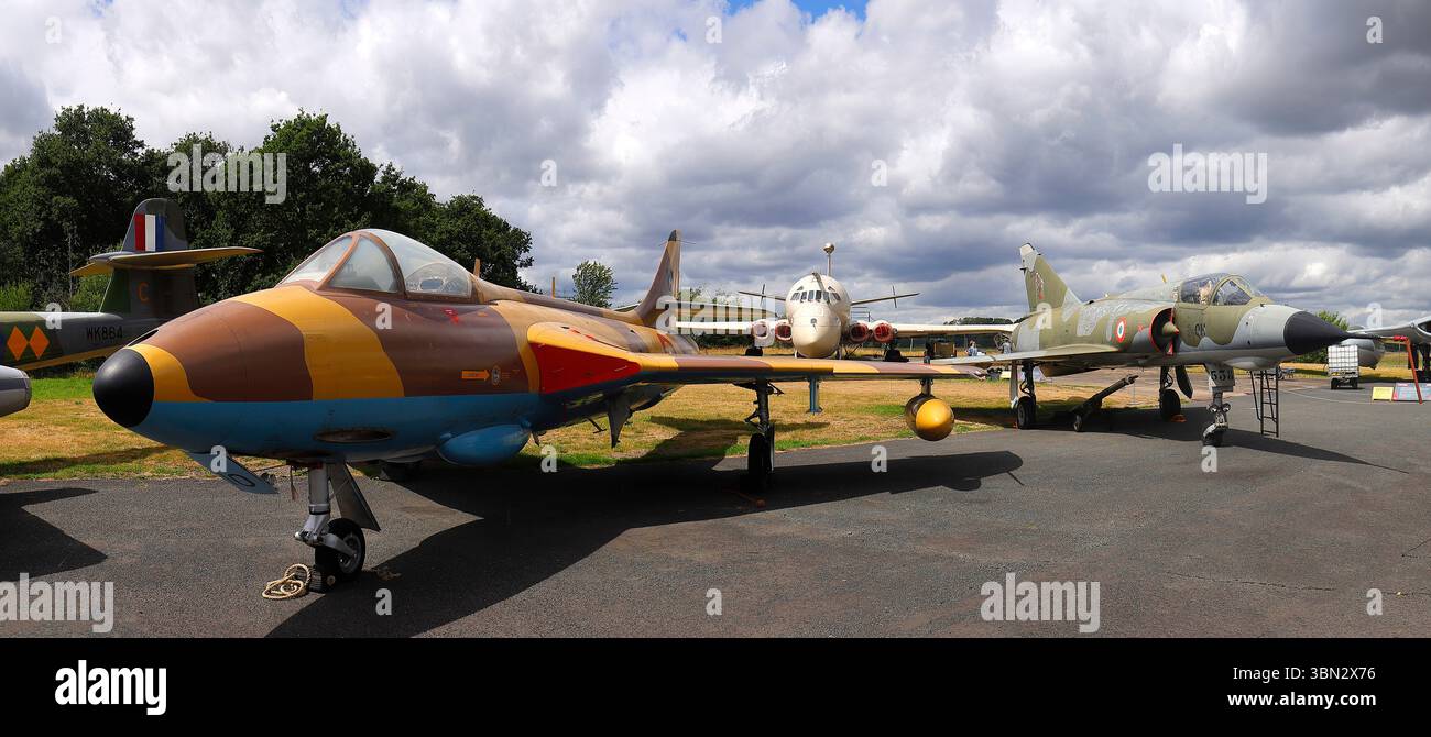 Nimrod MR2 XV250 mit Hawker Hunter und Dassault Mirage im Yorkshire Air Museum in Elvington, North Yorkshire, Großbritannien Stockfoto