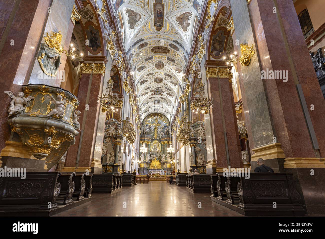 Polen, Tschenstochau - 19. Juli 2023: Innenraum des Klosters und der Kirche Jasna Gora. Polnisch-katholische Wallfahrtsstätte in Tschenstochau, Europa Stockfoto