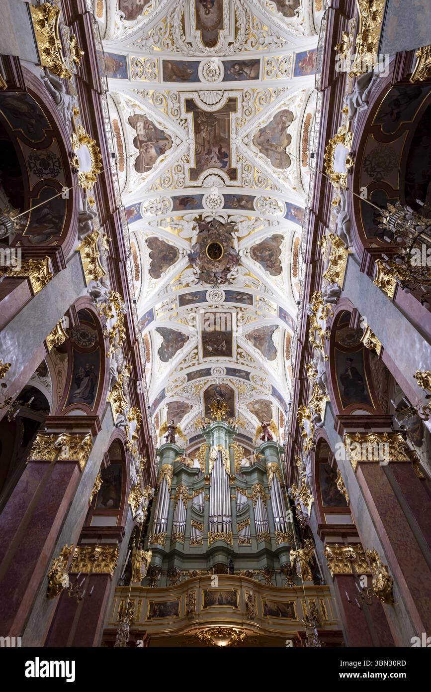 Czestochowa, Polen - 19. Juli 2023: Innenraum des Klosters und der Kirche Jasna Gora. Polnisch-katholische Wallfahrtsstätte mit Black Madonna Wunderkind Stockfoto