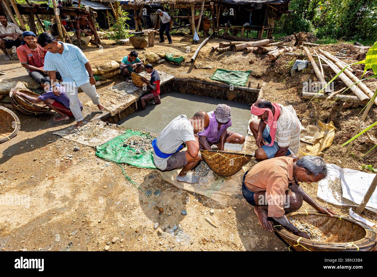 Die Edelsteinarbeiter und Bergleute in Ratnapura in Sri Lanka, 18. Dezember 2017 Stockfoto