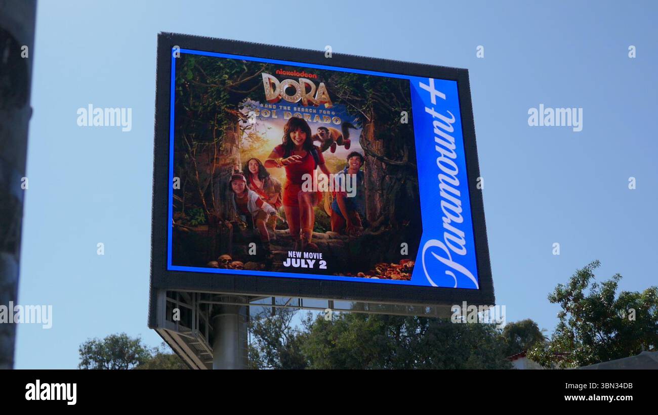 Los Angeles, Kalifornien, USA 29. Juni 2025 Dora Reklametafel am Sunset Blvd am 29. Juni 2025 in Los Angeles, Kalifornien, USA. Foto: Barry King/Alamy Stock Photo Stockfoto