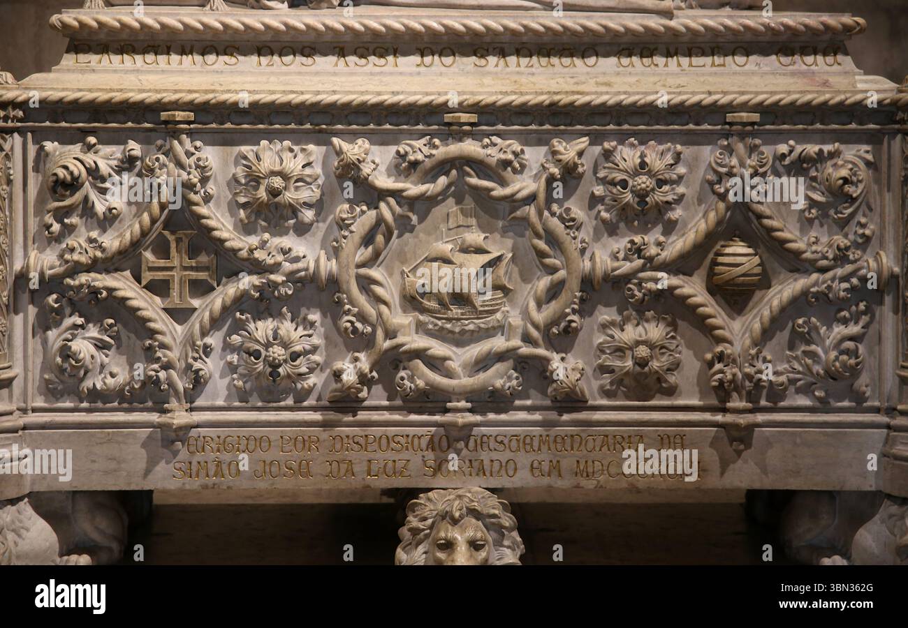 Grab von Vasco de Gama (1460-1524) im neo-Manuelinstil von Costa Mota, 19. Jh. Jeronimos Kloster. Lissabon. Portugal. Stockfoto