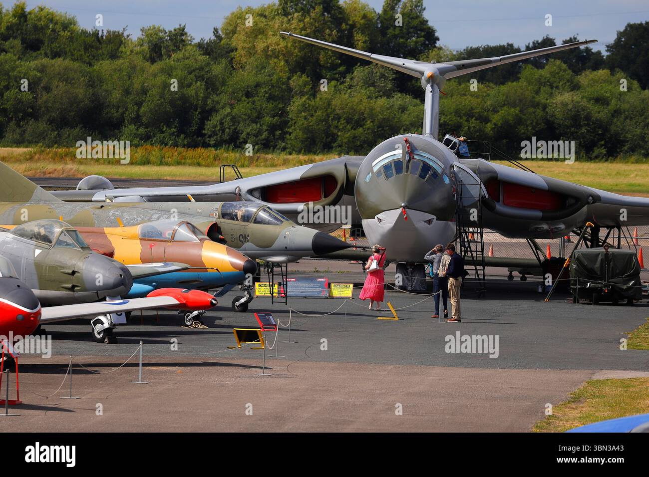 Das Handley Page Victor XL231 Lusty Linda im Yorkshire Air Museum, nachdem es kürzlich in die Lackierung des Kalten Krieges überarbeitet wurde. Stockfoto