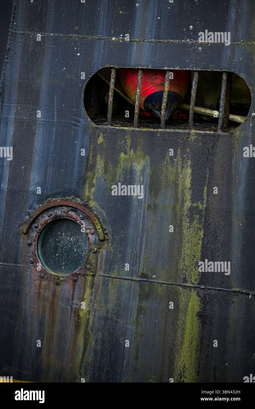 Abnutzung auf einem großen Fischereifahrzeug in Seattle Stockfoto