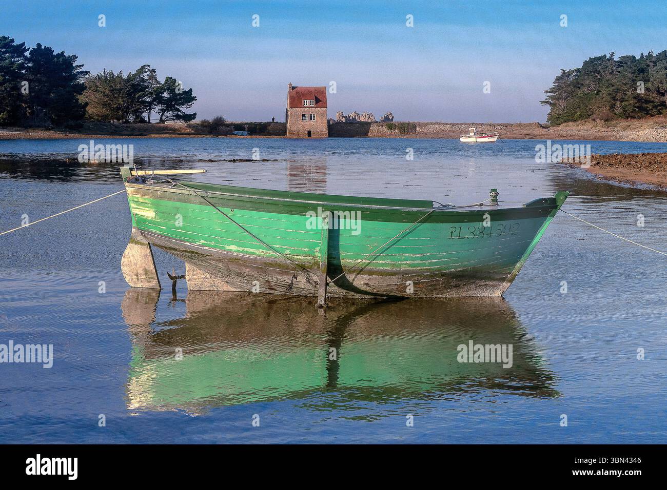 Frankreich. Bretagne. Cotes d'Armor. Tregor. Bugueles. Balanec Island Gezeitenmühle Stockfoto
