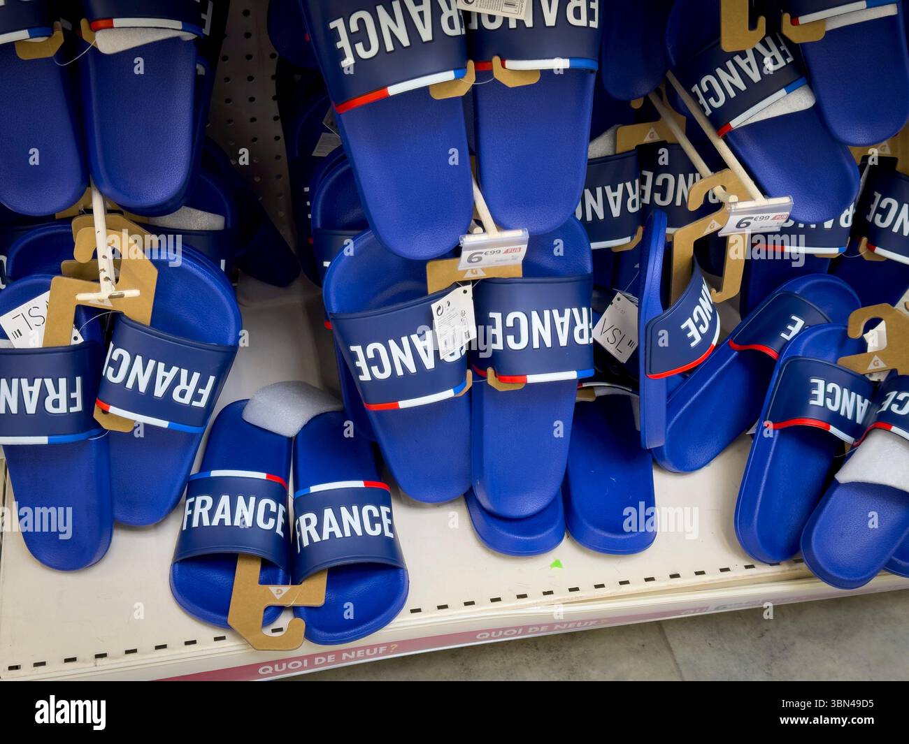 Accessoires für Fans der französischen Fußballmannschaft Stockfoto