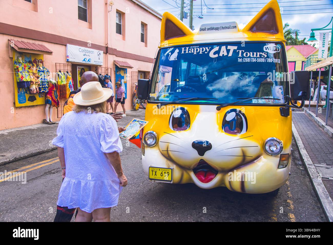 Antigua und Barbuda, Westindien, Antigua Island. St. John's.. Happy Cat Tour Stockfoto