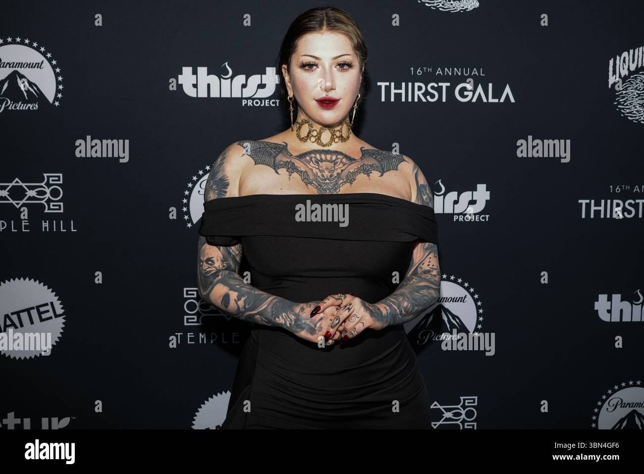 LOS ANGELES, KALIFORNIEN, USA - 28. JUNI: Ravengriim kommt zur 16. Jährlichen Durst Gala 2025, die am 28. Juni 2025 im SLS Hotel, A Luxury Collection Hotel, Beverly Hills, in Los Angeles, Kalifornien, USA stattfindet. (Foto: Kay Qiao/Image Press Agency) Stockfoto