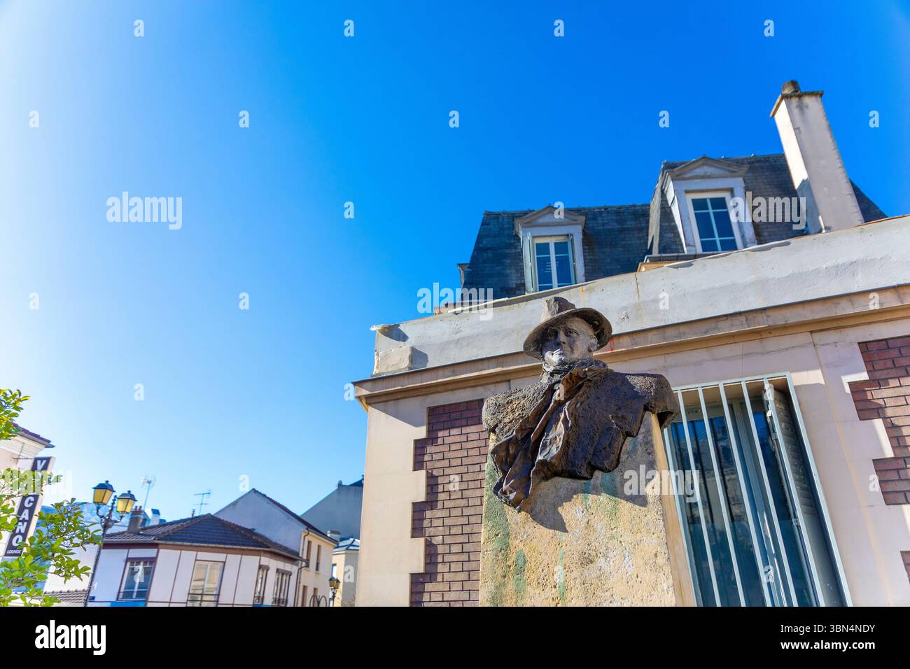 Frankreich, Region Ile-de-France, Val-d'Oise, Argenteuil. Statue von Jean Moulin Stockfoto