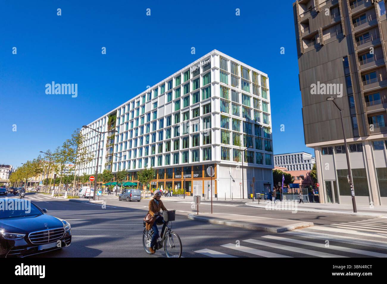 Frankreich, Ile-de-France, Paris, 17. Arrondissement. OVHcloud. Avenue, porte de Clichy. Stockfoto