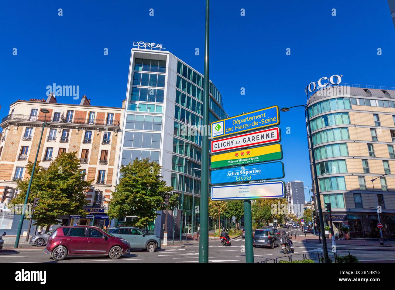 Frankreich, Ile-de-France, Hauts-de-seine. Clichy-la-Garenne. Hotel Voco. Und L'Oreal World Headquarters. Place des Nations Unies Stockfoto