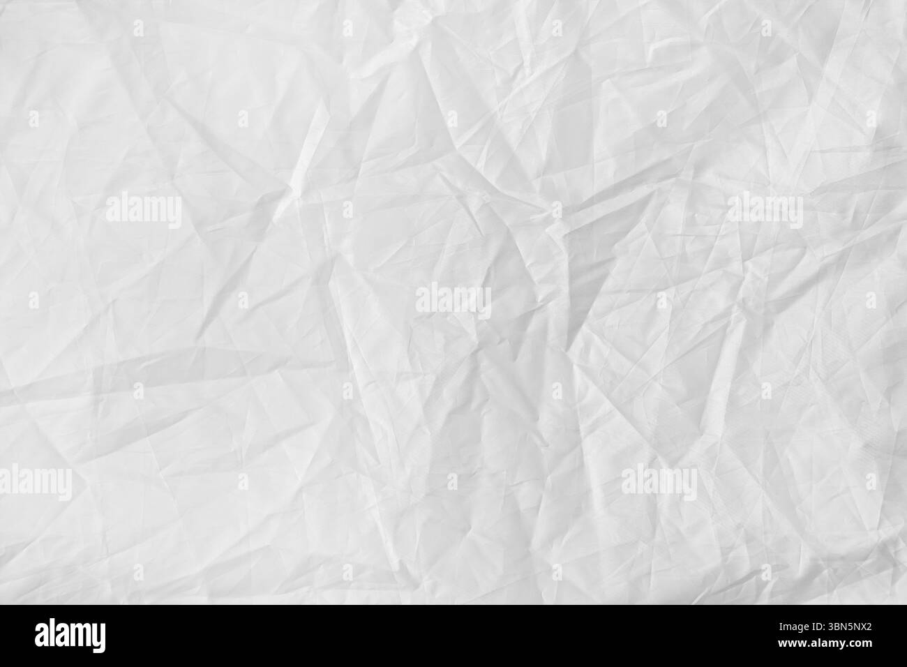 Weißes, faltiges Tuch für Muster und Hintergrund. Stockfoto