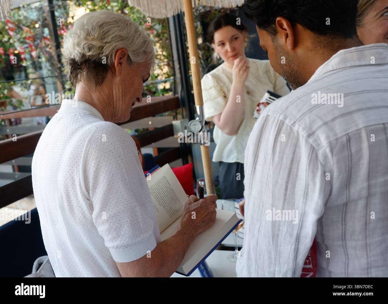 London, Großbritannien. 30. Juni 2025. Judy Murray nimmt an der Lady Wimbledon's Rooftop Tennis Party Teil, die 601 auf der Queen's Road in Wimbledon stattfindet. (Foto: Mario Mitsis/SOPA Images/SIPA USA) Credit: SIPA USA/Alamy Live News Stockfoto