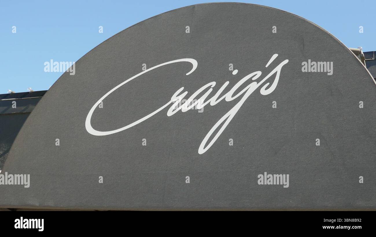 West Hollywood, Kalifornien, USA 30h Juni 2025 Craigs Restaurant in der 8826 Melrose Avenue am 30. Juni 2025 in West Hollywood, Kalifornien, USA. Zu den Kunden gehören: Cher, Kit Harrington, Brad Pitt, Lady Gaga, Jennifer Lopez, Harry Styles, Emma Stone, Leonardo DiCaprio, Ryan Phillippe, Rod Stewart, Cedric Der Entertainer, Lea Michelle, Jennifer Lawrence, Charlize Theron, Jennifer Aniston, Christina Aguilera, Tatum O'Neal, Bryan Cranston, Sidney Poitier, Kylie Jenner, Kris Jenner, Ben Affleck, Lisa Kudrow, Diane Lane, Helen Hunt, Kate Beckinsale, Kate Hudson, Jane Fonda, Sofia Vergara, Ellen DeGeneres, Stockfoto