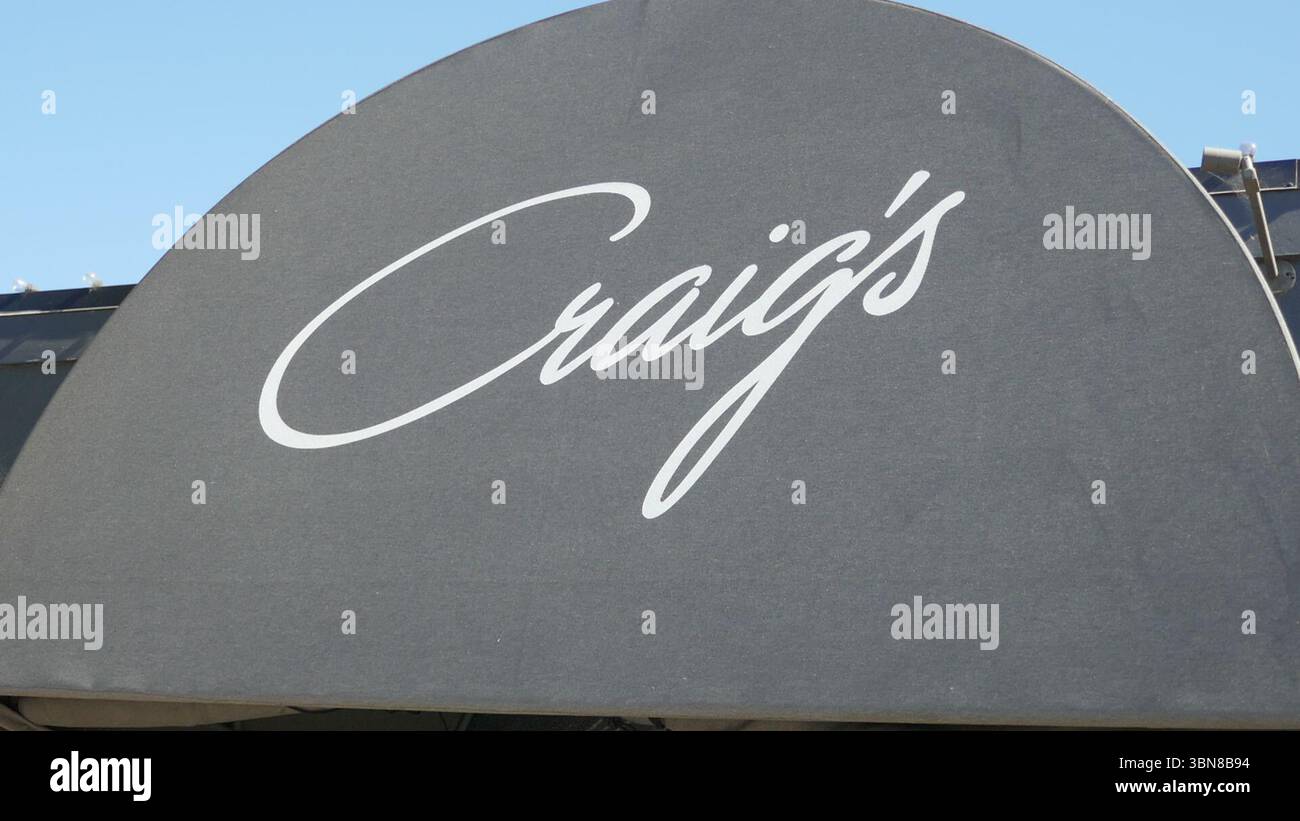 West Hollywood, Kalifornien, USA 30h Juni 2025 Craigs Restaurant in der 8826 Melrose Avenue am 30. Juni 2025 in West Hollywood, Kalifornien, USA. Zu den Kunden gehören: Cher, Kit Harrington, Brad Pitt, Lady Gaga, Jennifer Lopez, Harry Styles, Emma Stone, Leonardo DiCaprio, Ryan Phillippe, Rod Stewart, Cedric Der Entertainer, Lea Michelle, Jennifer Lawrence, Charlize Theron, Jennifer Aniston, Christina Aguilera, Tatum O'Neal, Bryan Cranston, Sidney Poitier, Kylie Jenner, Kris Jenner, Ben Affleck, Lisa Kudrow, Diane Lane, Helen Hunt, Kate Beckinsale, Kate Hudson, Jane Fonda, Sofia Vergara, Ellen DeGeneres, Stockfoto