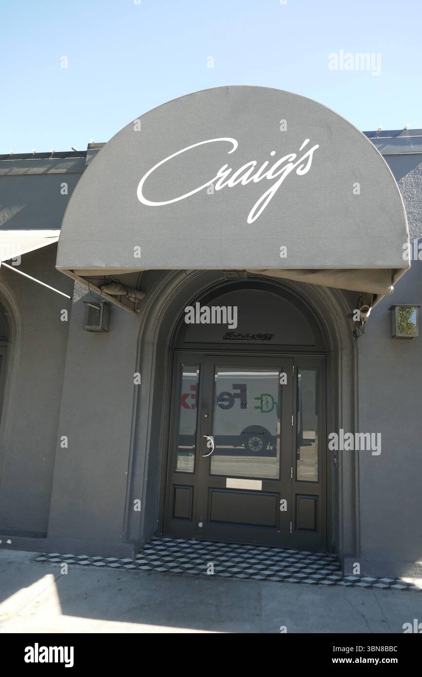 West Hollywood, Kalifornien, USA 30h Juni 2025 Craigs Restaurant in der 8826 Melrose Avenue am 30. Juni 2025 in West Hollywood, Kalifornien, USA. Zu den Kunden gehören: Cher, Kit Harrington, Brad Pitt, Lady Gaga, Jennifer Lopez, Harry Styles, Emma Stone, Leonardo DiCaprio, Ryan Phillippe, Rod Stewart, Cedric Der Entertainer, Lea Michelle, Jennifer Lawrence, Charlize Theron, Jennifer Aniston, Christina Aguilera, Tatum O'Neal, Bryan Cranston, Sidney Poitier, Kylie Jenner, Kris Jenner, Ben Affleck, Lisa Kudrow, Diane Lane, Helen Hunt, Kate Beckinsale, Kate Hudson, Jane Fonda, Sofia Vergara, Ellen DeGeneres, Stockfoto