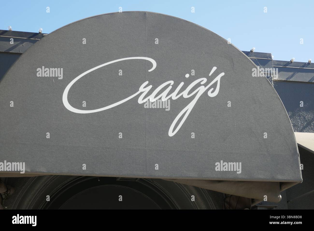 West Hollywood, Kalifornien, USA 30h Juni 2025 Craigs Restaurant in der 8826 Melrose Avenue am 30. Juni 2025 in West Hollywood, Kalifornien, USA. Zu den Kunden gehören: Cher, Kit Harrington, Brad Pitt, Lady Gaga, Jennifer Lopez, Harry Styles, Emma Stone, Leonardo DiCaprio, Ryan Phillippe, Rod Stewart, Cedric Der Entertainer, Lea Michelle, Jennifer Lawrence, Charlize Theron, Jennifer Aniston, Christina Aguilera, Tatum O'Neal, Bryan Cranston, Sidney Poitier, Kylie Jenner, Kris Jenner, Ben Affleck, Lisa Kudrow, Diane Lane, Helen Hunt, Kate Beckinsale, Kate Hudson, Jane Fonda, Sofia Vergara, Ellen DeGeneres, Stockfoto