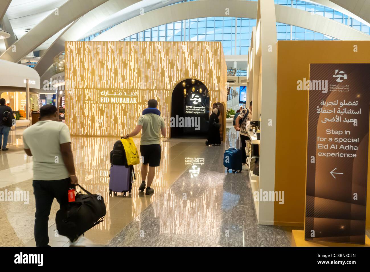 EID Mubarak, Eid Al Adha Experience CUBE Stand am internationalen Flughafen Zayed, Abu Dhabi, VAE Stockfoto