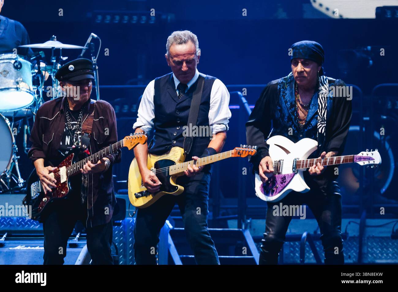 Mailand, Italien. 30. Juni 2025. Bruce Springsteen, Steven Van Zandt und die E Street Band treten 2025 am 30. Juni 2025 im San Siro Stadion in Mailand auf (Foto: Alessandro Bremec/NurPhoto). Quelle: NurPhoto SRL/Alamy Live News Stockfoto