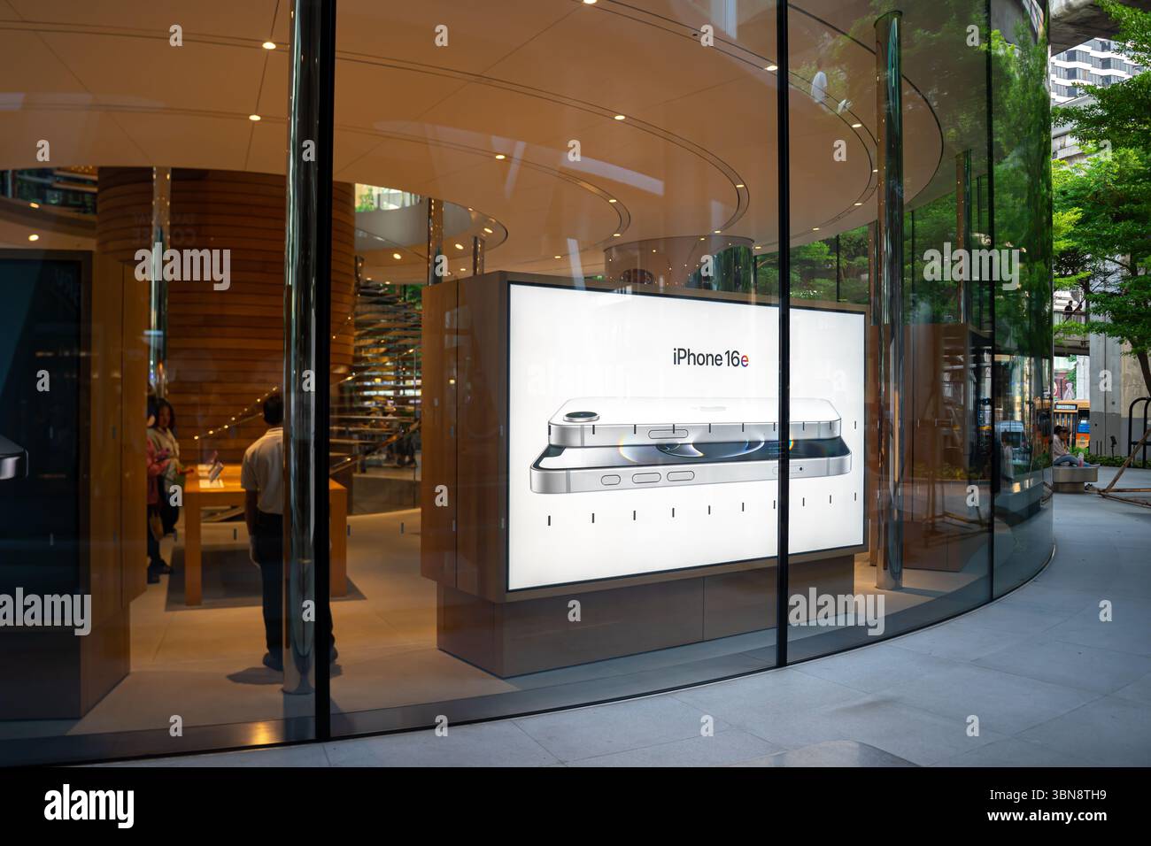 IPhone 16e DISTAL-Angebot, Apple Central World, Bangkok, Thailand Stockfoto