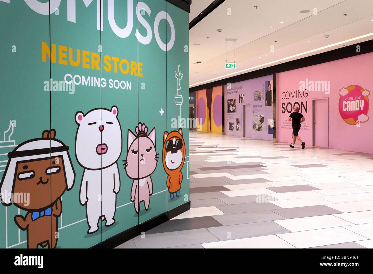 30.06.2025, Berlin - Deutschland. Im Playce am Potsdamer Platz ist wenig los. *** 30 06 2025, Berlin Deutschland bei der Playce am Potsdamer Platz ist nicht viel los Stockfoto