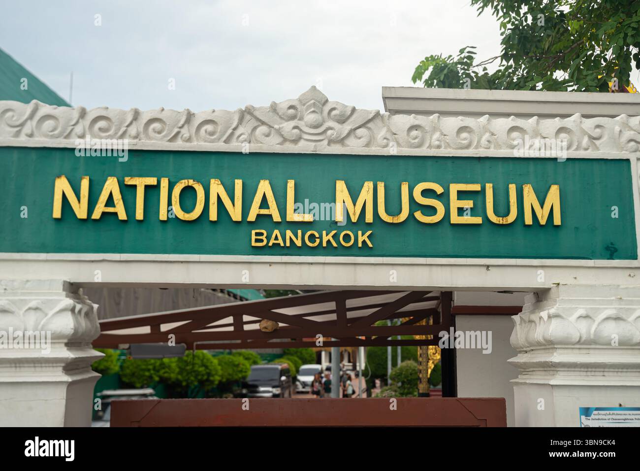 Bangkok National Museum, Thailand, Eintrittsschild Stockfoto
