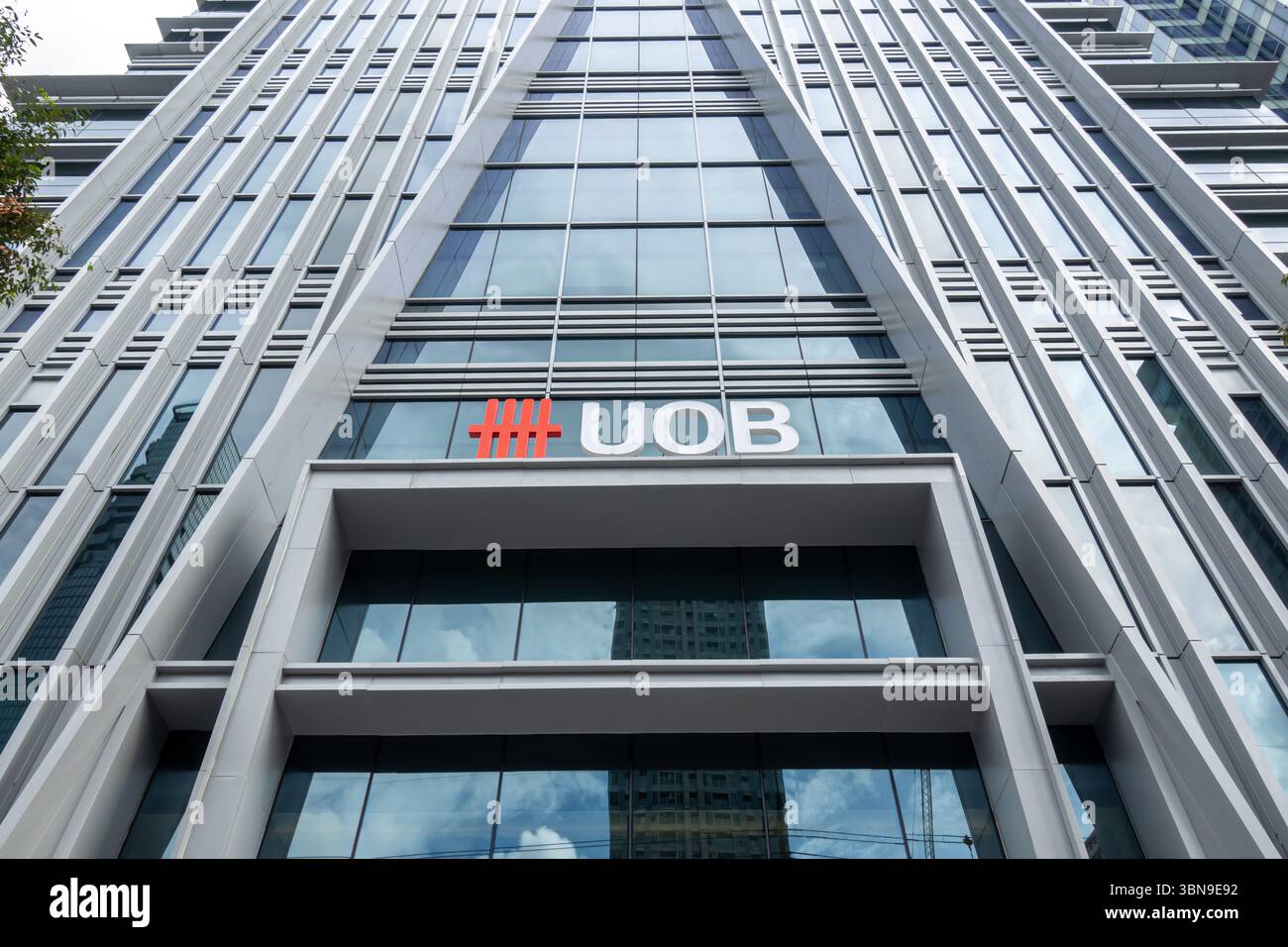 UOB, United Overseas Bank Limited, Singaporean Bank, Bangkok Thailand Zweigstelle, ehemals Robot Building, Sukhumvit Rd, Khlong Tan, Khlong Toei, Bangkok Stockfoto