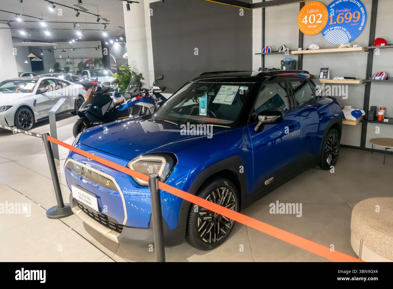 2025 vollelektrischer MINI Aceman im Showroom, Bangkok, Thailand Stockfoto
