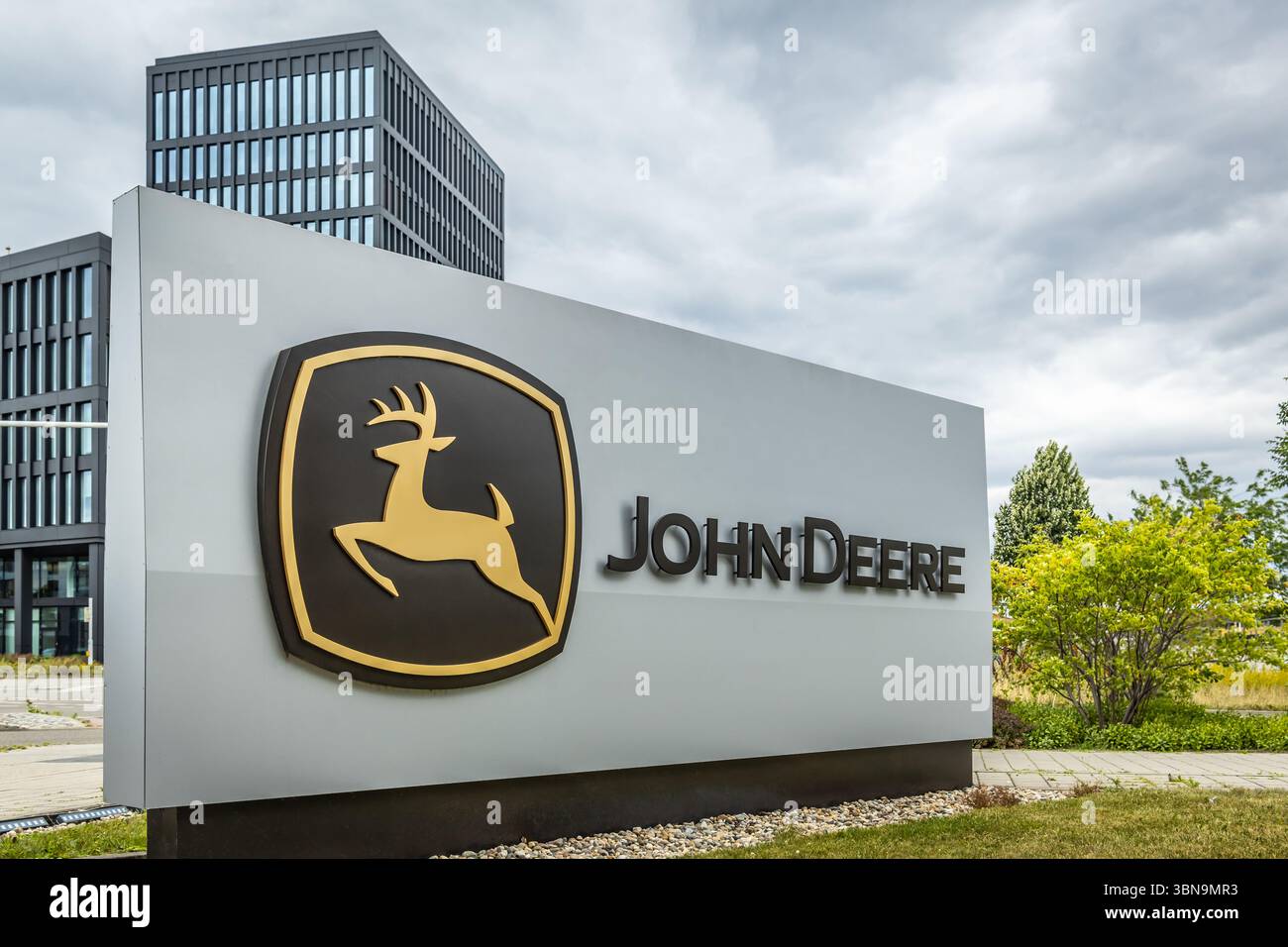 Mannheim, Deutschland. 23. Juni 2025: John Deere Logo in Mannheim. Amerikanisches Unternehmen, das Landmaschinen herstellt, schwere Maschinen, für Stockfoto