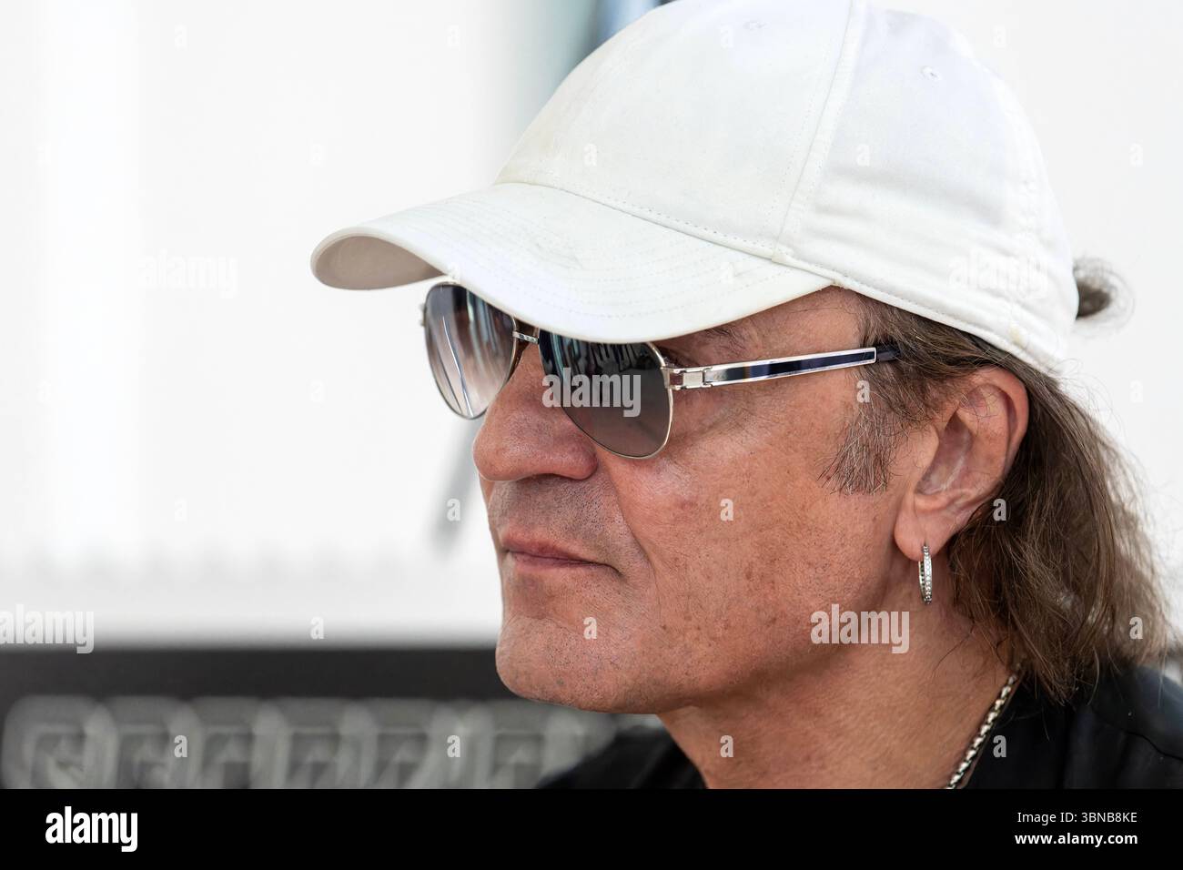 Eigene Briefmarken für die deutsche Rock-Formation Scorpions. Im Bild Skorpione-Leadgitarrist Matthias Jabs. Die Deutsche Post AG ehrt mit den Scorpions eine der erfolgreichsten deutschen Rockbands mit einer eigenen Briefmarken-Sonderedition. Anlass ist ihr 60. Bühnenjubiläum. Die Ehrung fand im Posttower zu Bonn statt. Bonn Nordrhein-Westfalen Deutschland *** Sondermarken für die deutsche Rockband Scorpions abgebildet Stockfoto