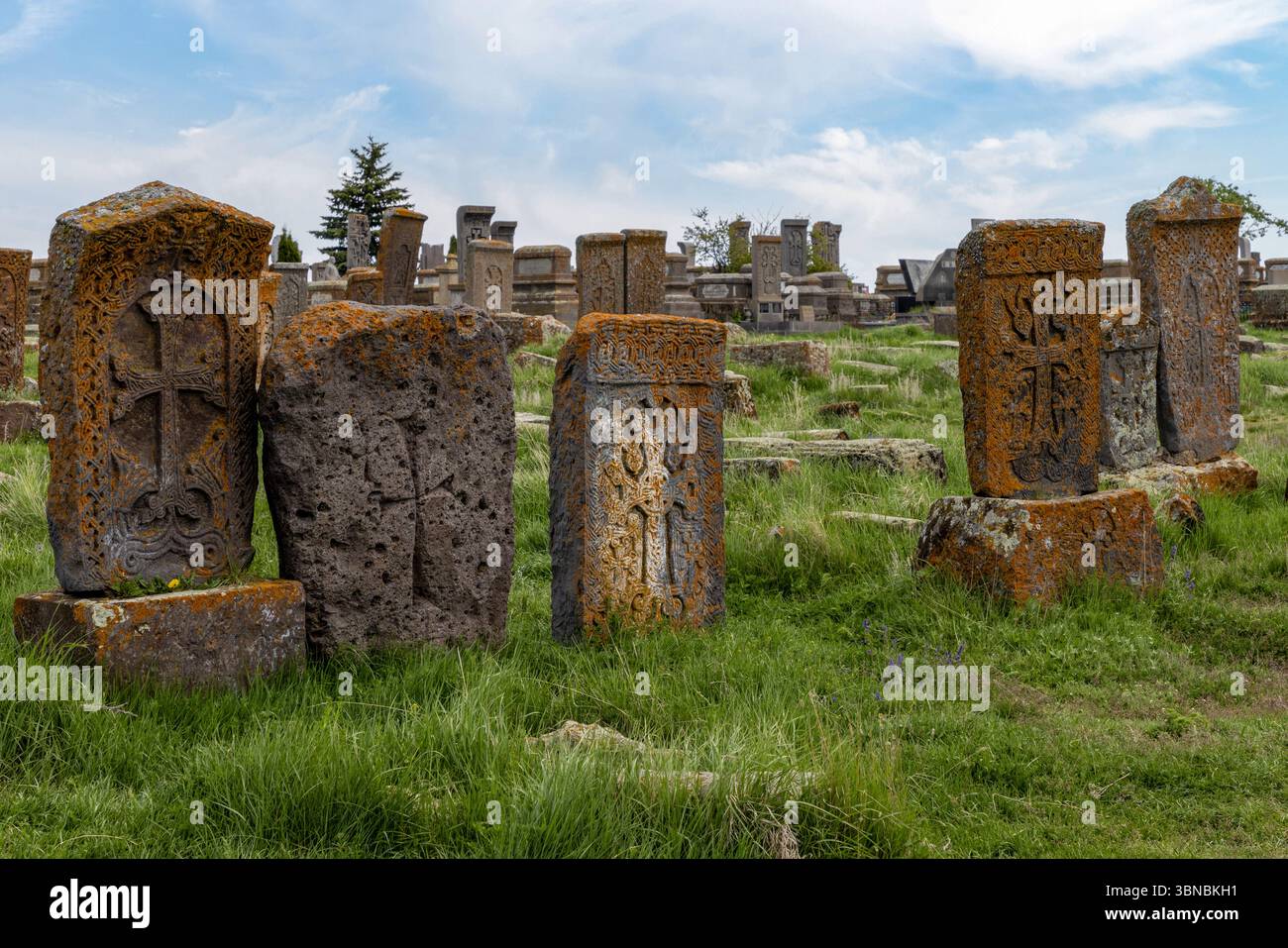 Noratus ist der größte erhaltene historische Friedhof in Armenien, berühmt für seine riesige Sammlung mittelalterlicher Khachkars (Kreuzsteine), einige datieren auf Th Stockfoto