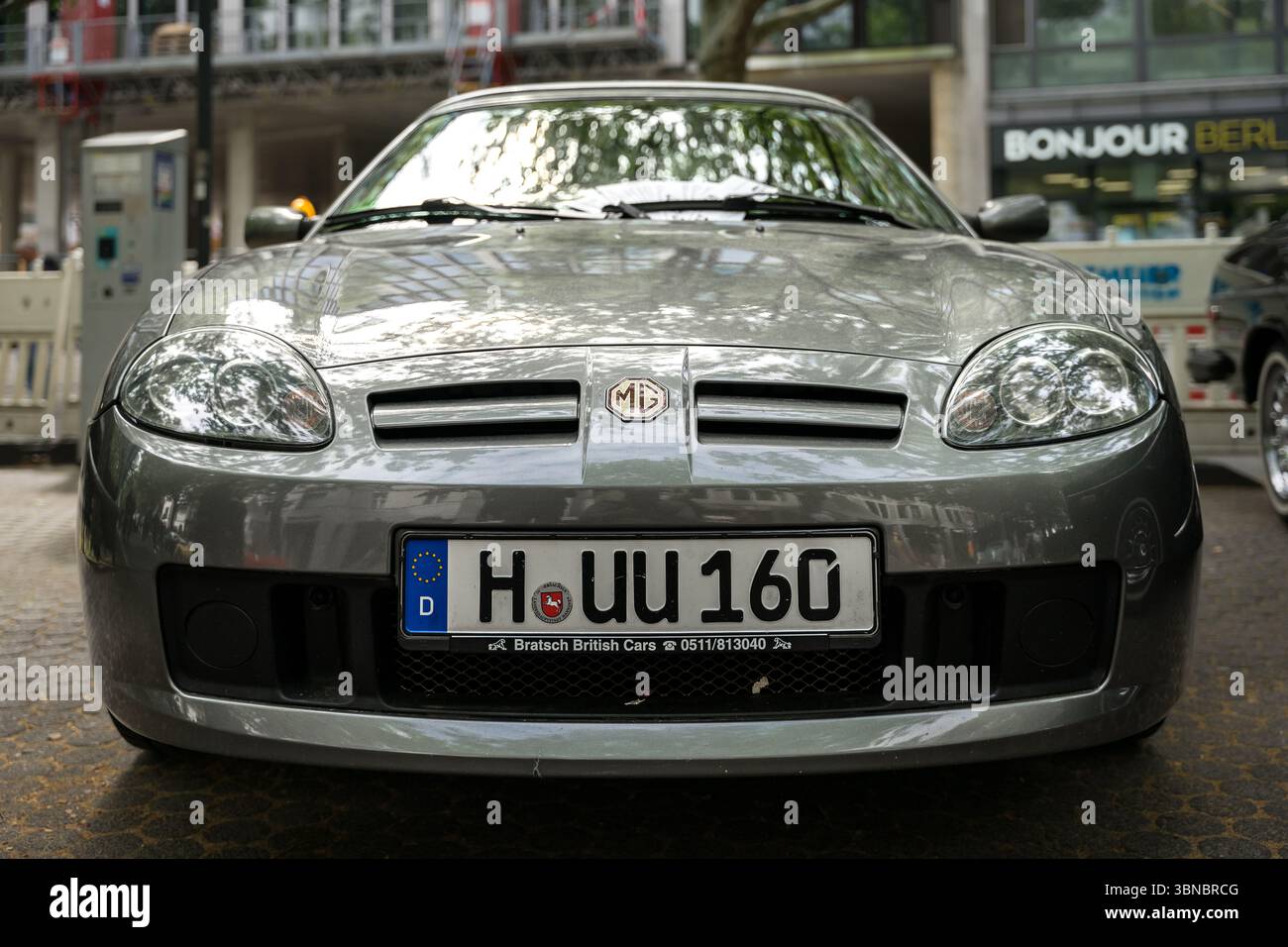 BERLIN - 10. MAI 2025: Britischer Kompaktsportwagen MG TF 160 auf den Classic Days Berlin Stockfoto