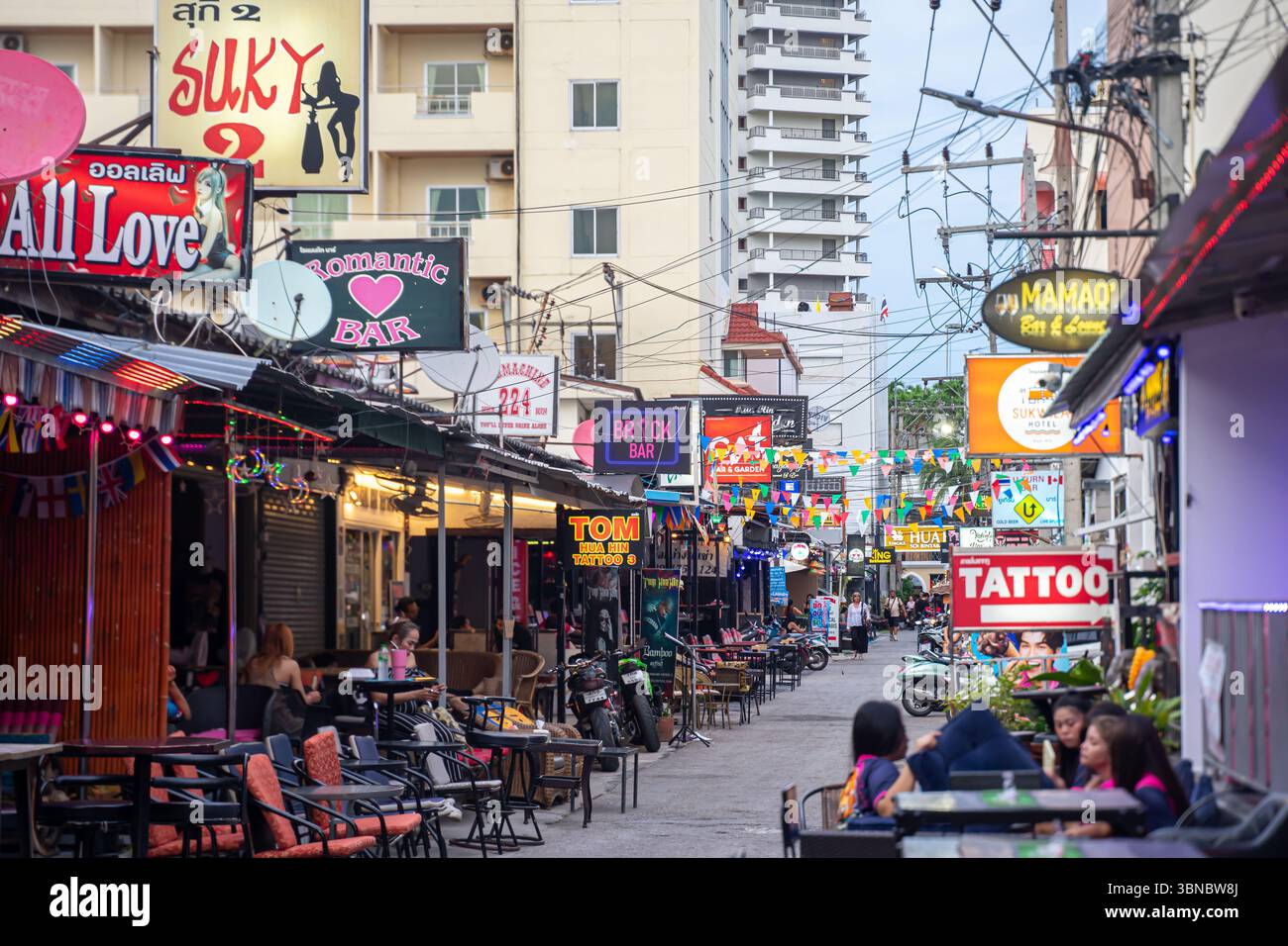 Fußgängerstraße Soi Bintabaht, Touristenattraktion in Hua hin, Thailand Stockfoto