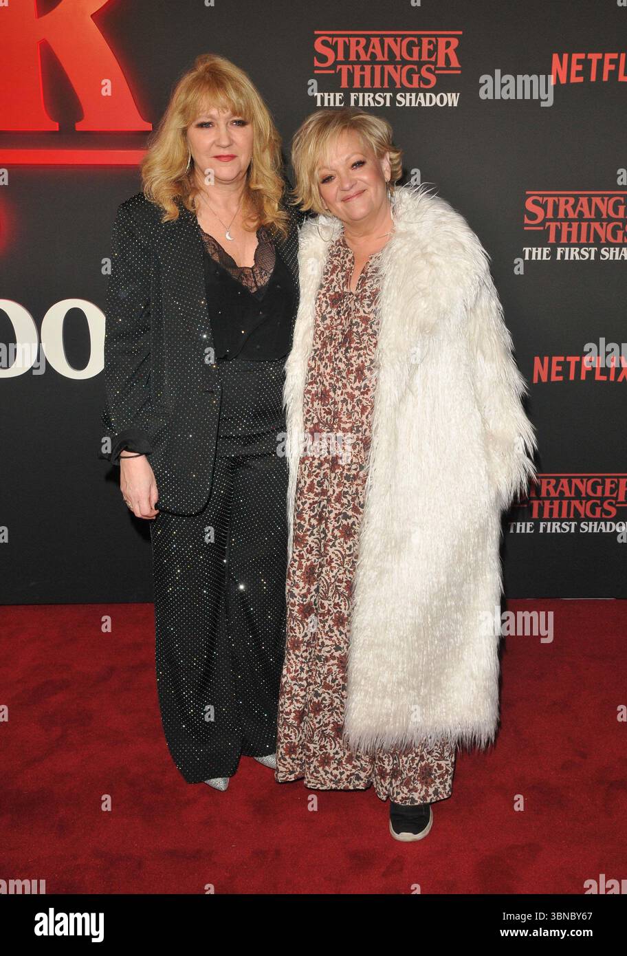 Sonia Friedman und Maria Friedman spielen am Donnerstag, den 14. Dezember 2023 in London, England, Großbritannien, die Pressemeldung im Phoenix Theatre, Charing Cross Road. CAP/CAN ©CAN/Capital Pictures Stockfoto