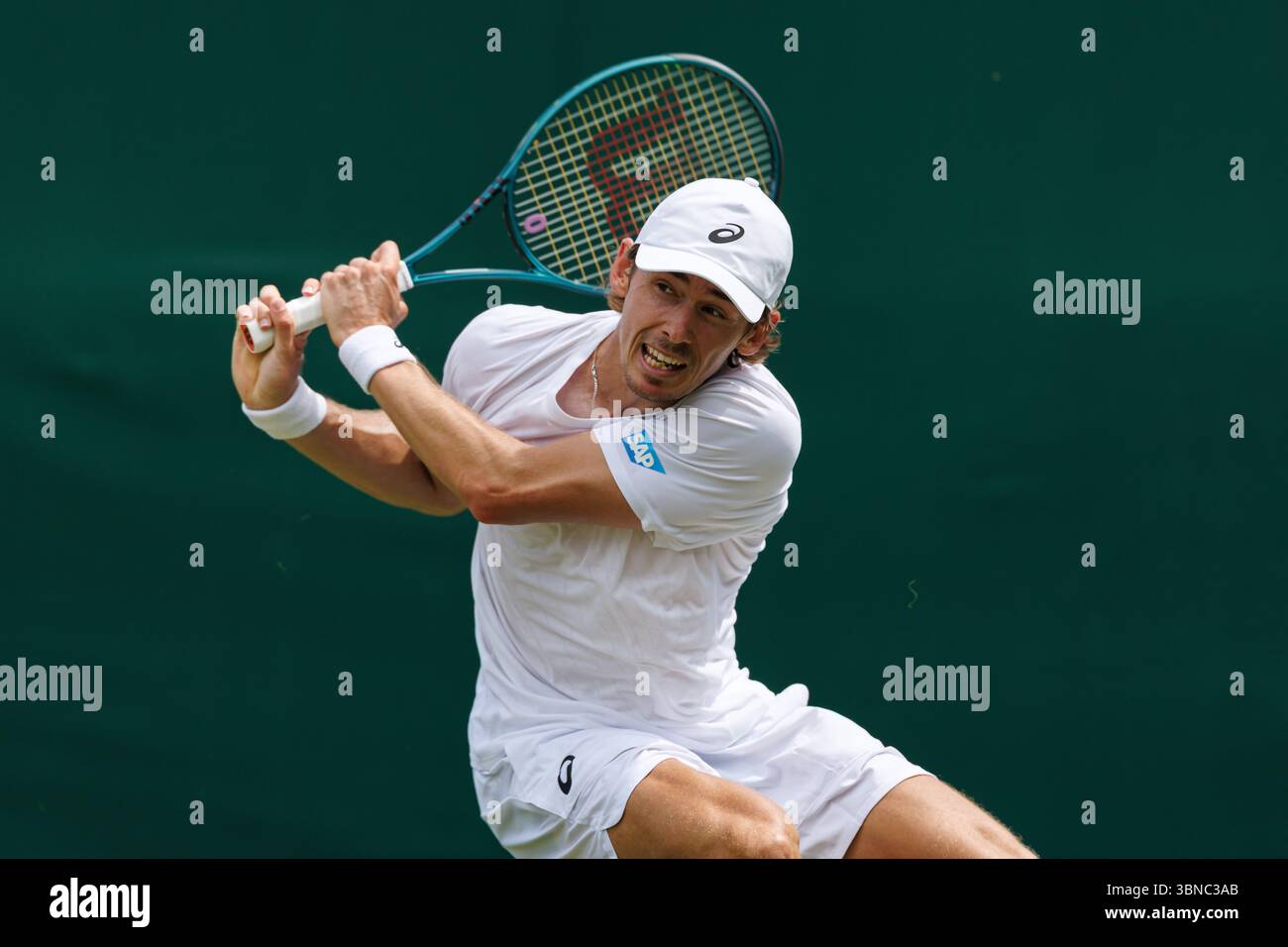 Wimbledon, Großbritannien. Juli 2025. Alex de Minaur (aus) während Wimbledon 2025. Quelle: Corleve/Alamy Live News Stockfoto