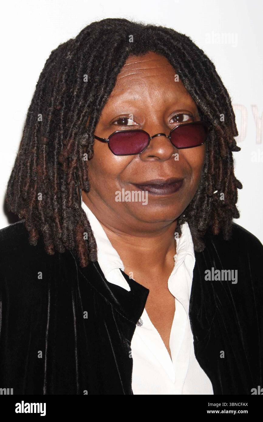 Whoopi Goldberg besucht am 29. September 2009 die Eröffnungsnacht von A Steady Rain im Gerald Schoenfeld Theatre in New York City. Foto: Henry McGee/MediaPunch Stockfoto