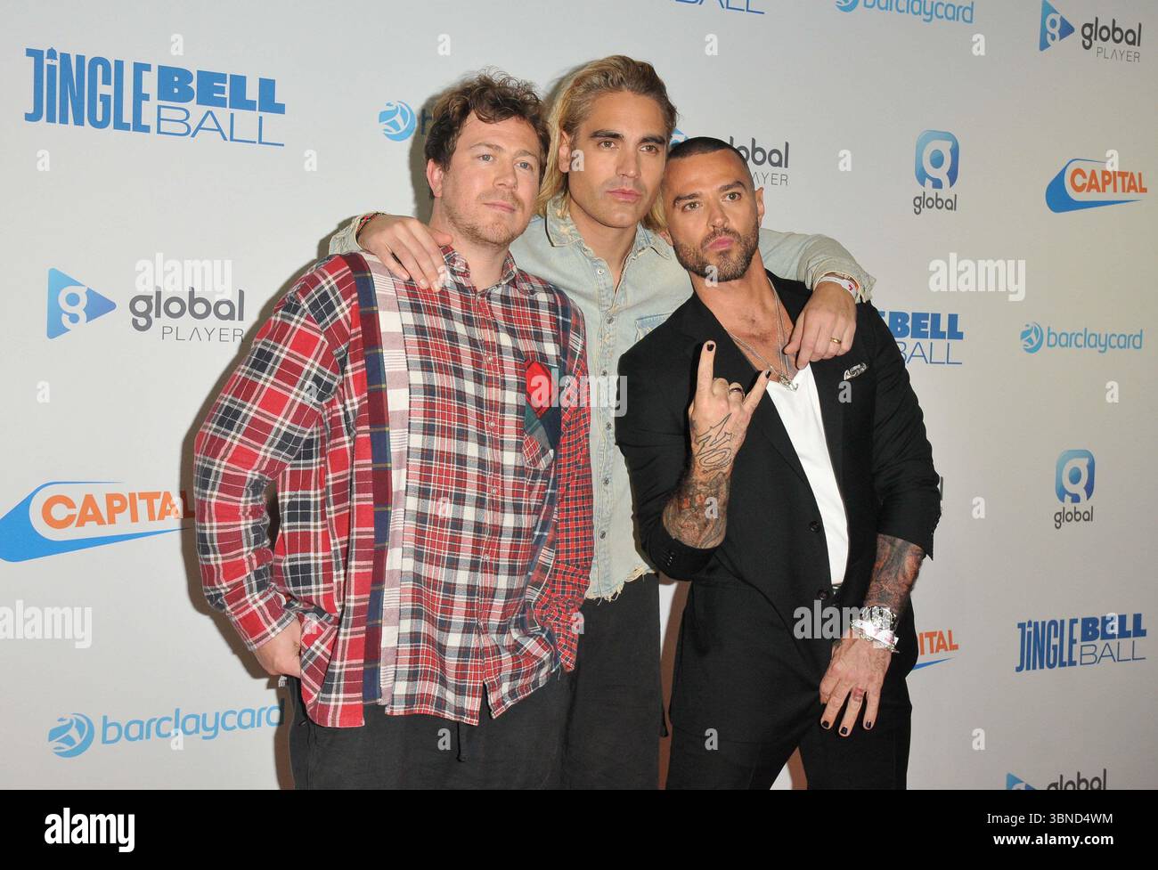 Er wurde am Samstag, den 09. September, beim Jingle Bell Ball 2023, Day 1, der O2 Arena, Greenwich, verhaftet (l bis r: James Bourne, Charlie Simpson und Matt Willis) Stockfoto